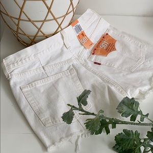 BNWT Levi’s 501 Shorts